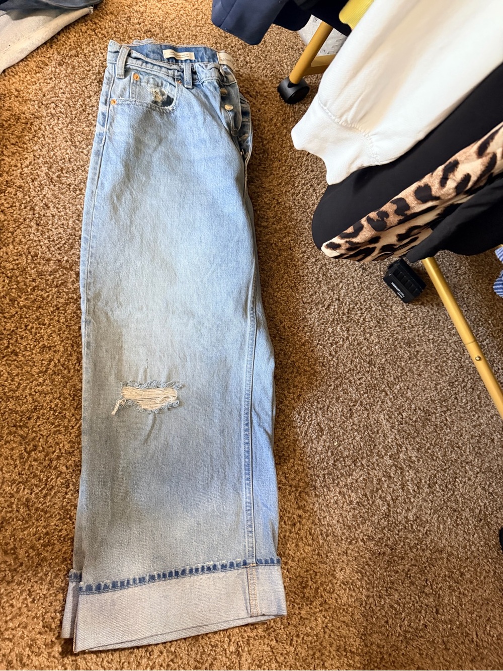 Universal Thread Light Blue Cropped Distressed Jeans